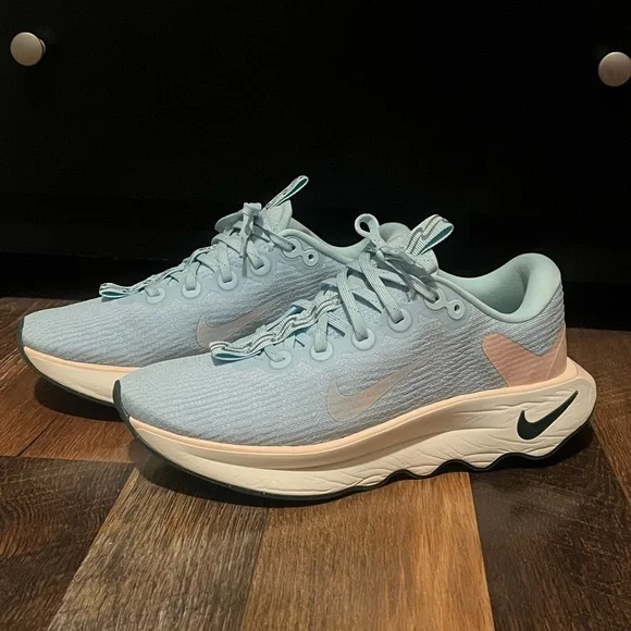 EUC Women’s Nike Motiva Walking Shoe Blue/White/Pink - Picture 5 of 11